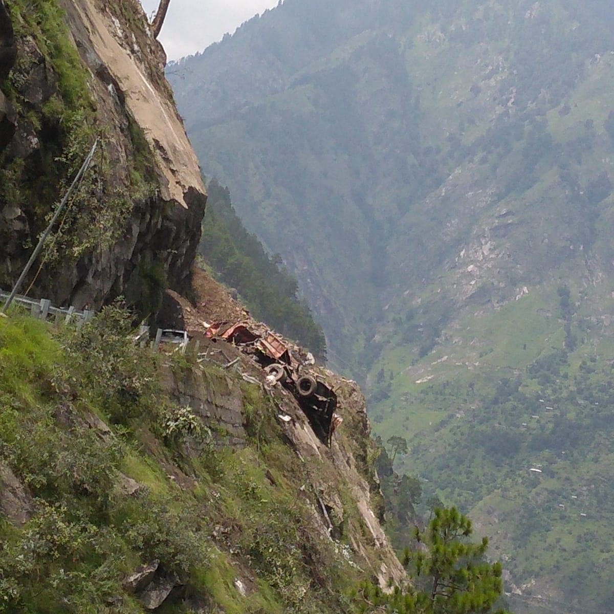 landslide reported on Reckong Peo- Shimla Highway in Kinnaur District
