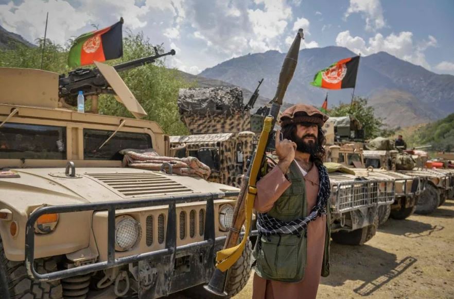 Anti Taliban fighter standing infront of panjshir entrance Afghanistan