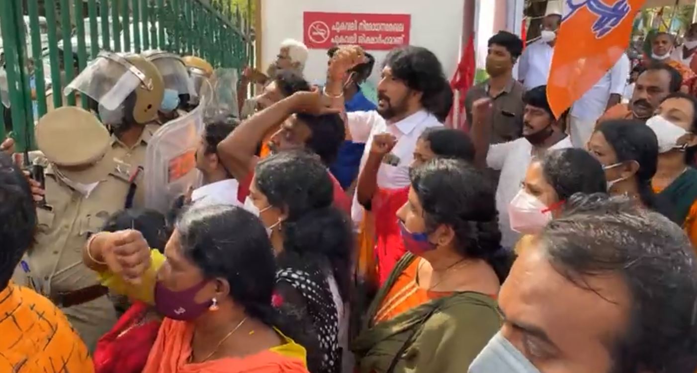 BJP councillors protest in trivandrum corporation