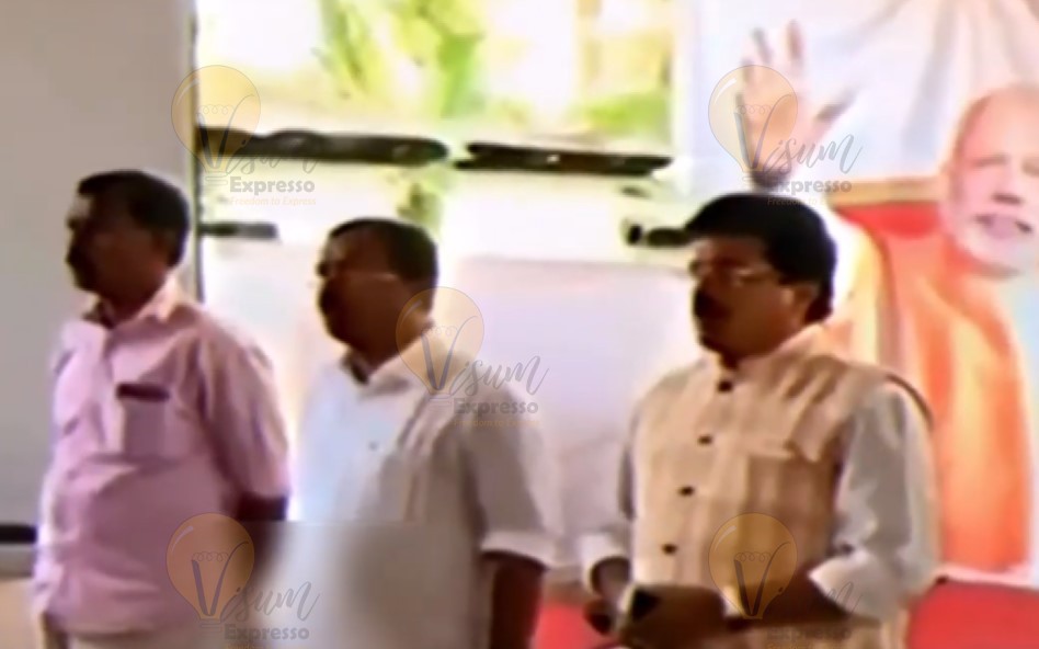 M G Sreekumar With Muraleedharan