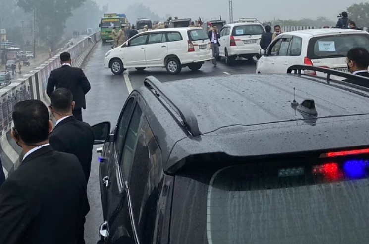 PM Narendra Modi's cavalcade that was stuck on a flyover on Wednesday