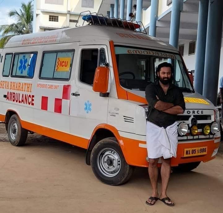 Unni Mukundan in front off seva bharathi ambulance in Meppadiyan movie