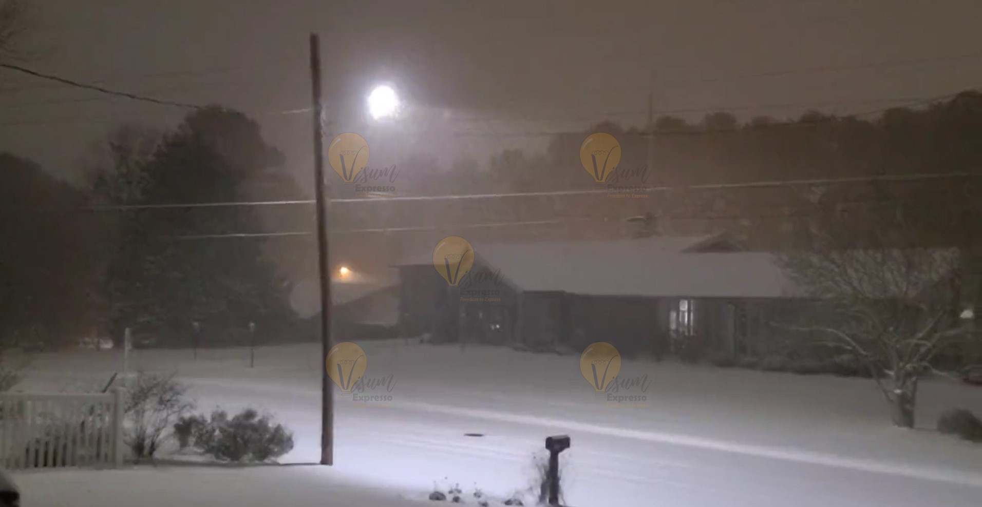 Snowfall and heavy rain in southeast USA Day time photo