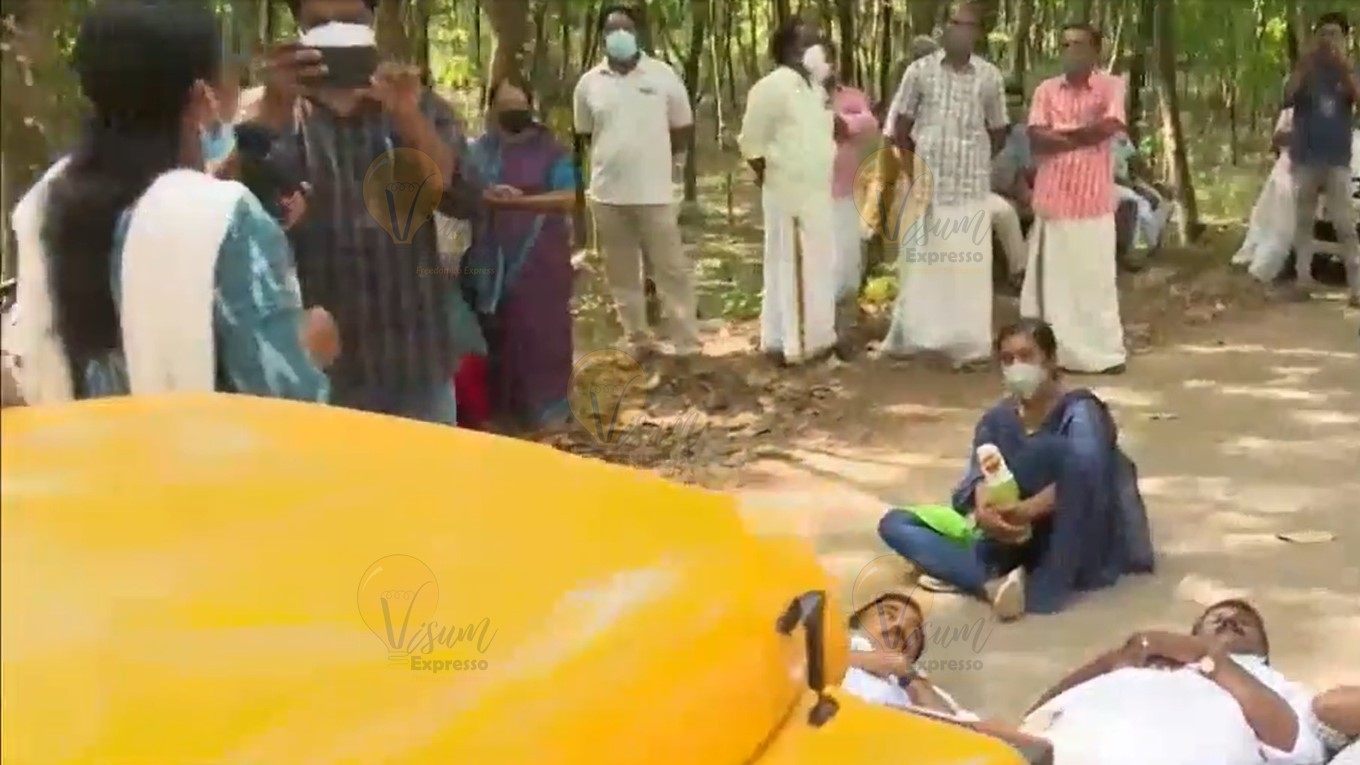 protesters block officials in Kottayam