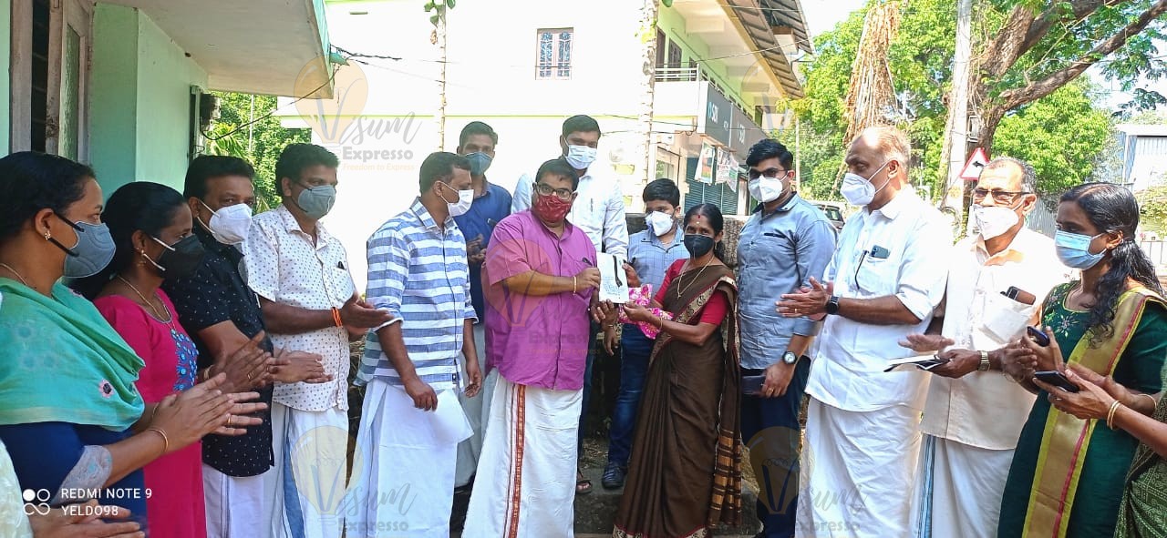 Liju Mathew's book Kallupencililum 14 Kathakalum book has been released by Rama Muraleedhara kaimal first copy  given to Harish R Namboodiripad , ലിജുമാത്യു എഴുതിയ കല്ലുപെൻസിലും 14 കഥകളും എന്ന പുസ്തകം  രമ മുരളീധരകൈമൾ പ്രകാശനം ചെയ്യുന്നു ഹരീഷ് ആർ നമ്പൂതിരിപ്പാട് ഏറ്റുവാങ്ങുന്നു.
