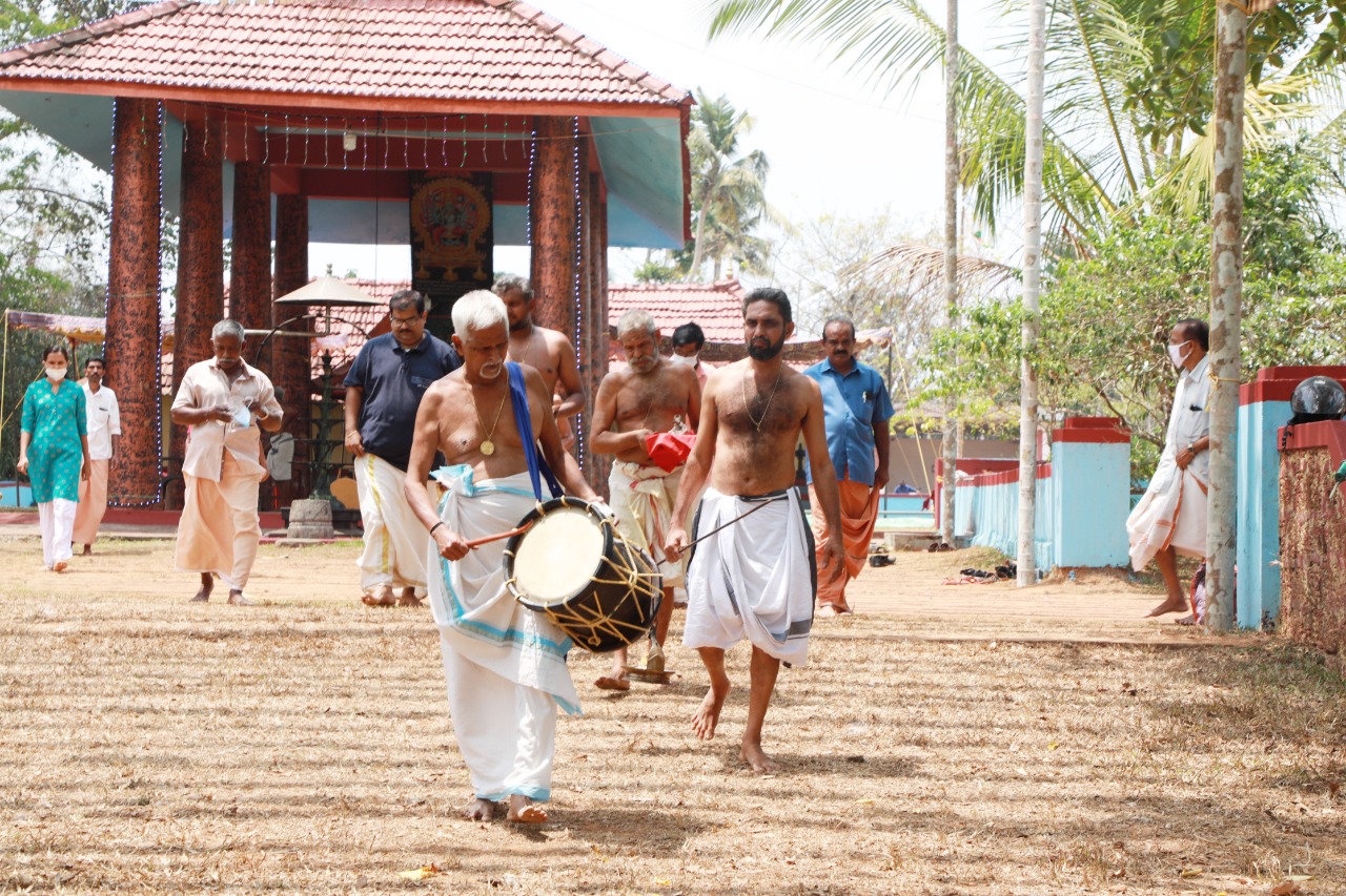 Kakoor Ambasherikavu temple rishabham festival