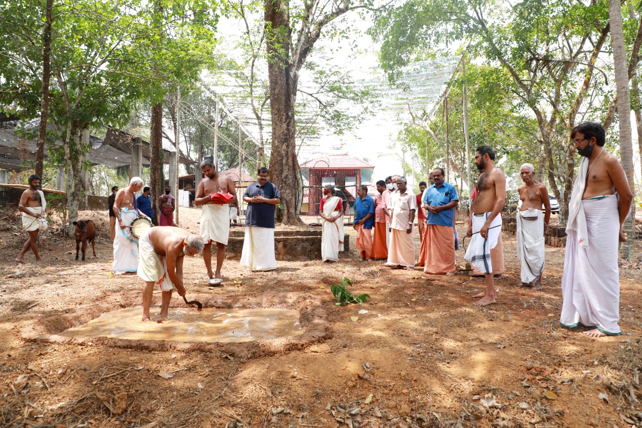 Kakoor Ambasherikavu temple rishabham festival
