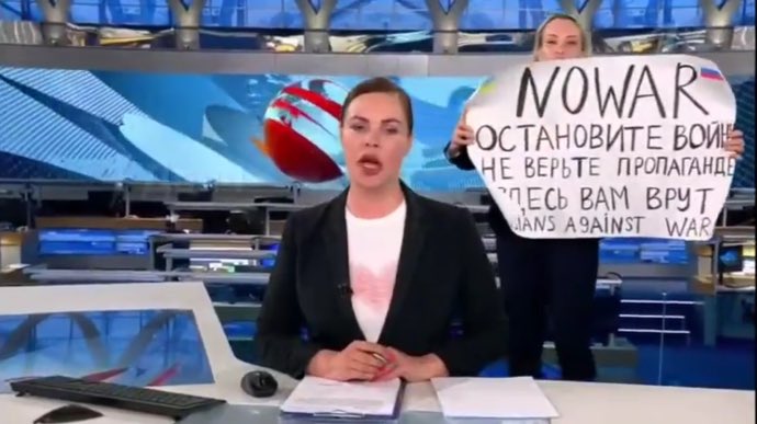 No War  protest in Russian TV