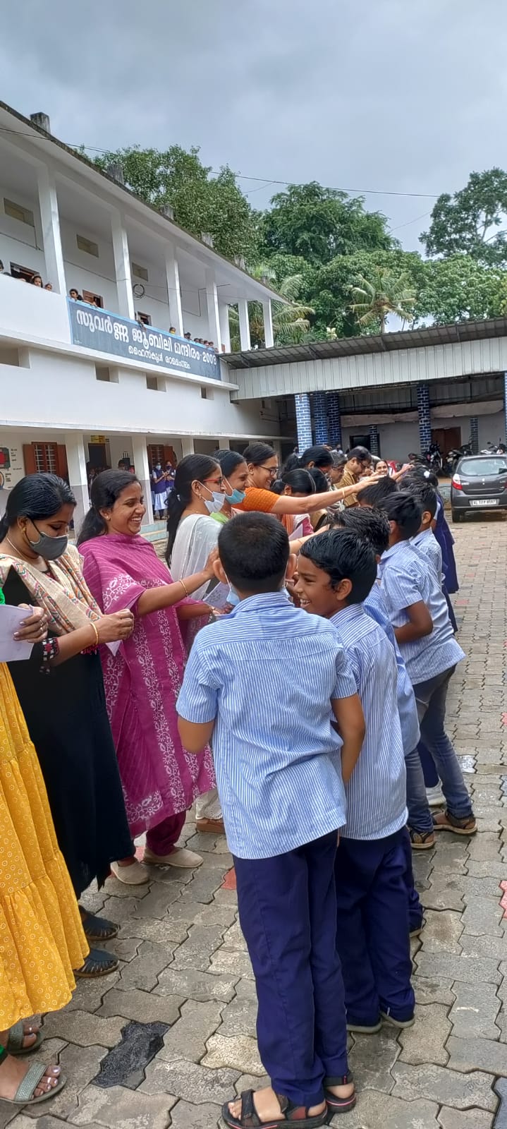 Guruvandanam held at Ramamangalam High School on the occasion of Gurupurnima