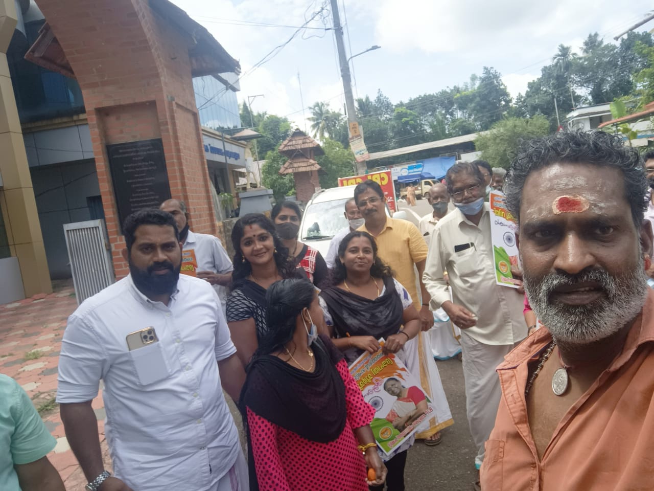 BJP Vellookkara Panchayat Committee celebrated the swearing of President Draupadi Murmu
