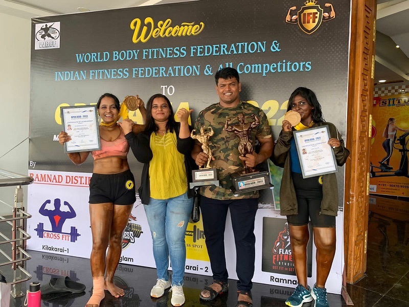 Kripa With Her  trainers Bharathi , Vijaykumar and one contender Sruthi