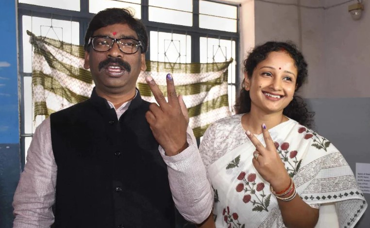 Hemant Soren , Kalpana Soren