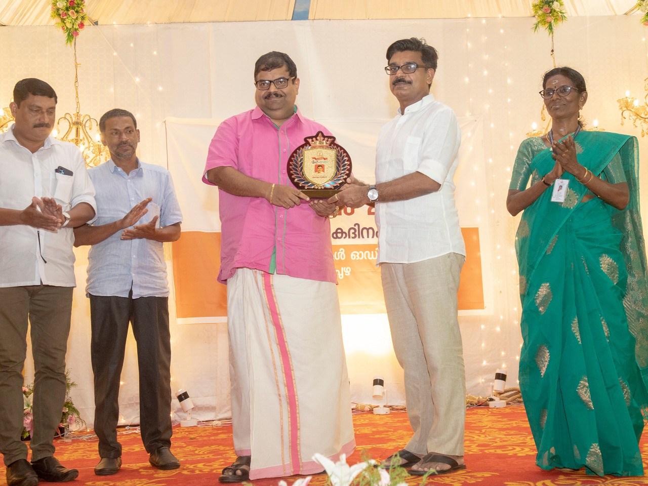 Mathew Kuzhalnadan MLA presenting the gift of education department to Bhashabhimana award winner Harish R Namboothiripad