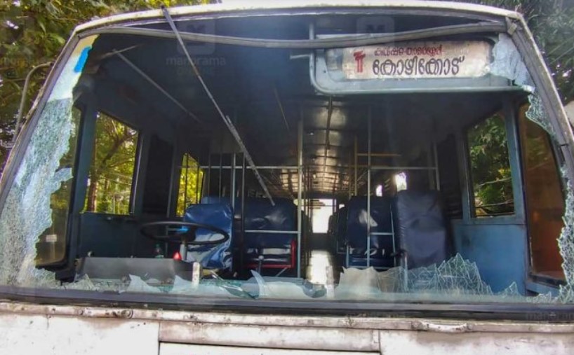 On PFI harthal day A KSRTC driver suffered eye injury near Kozhikode Civil Station when stones were hurled at the bus he was driving