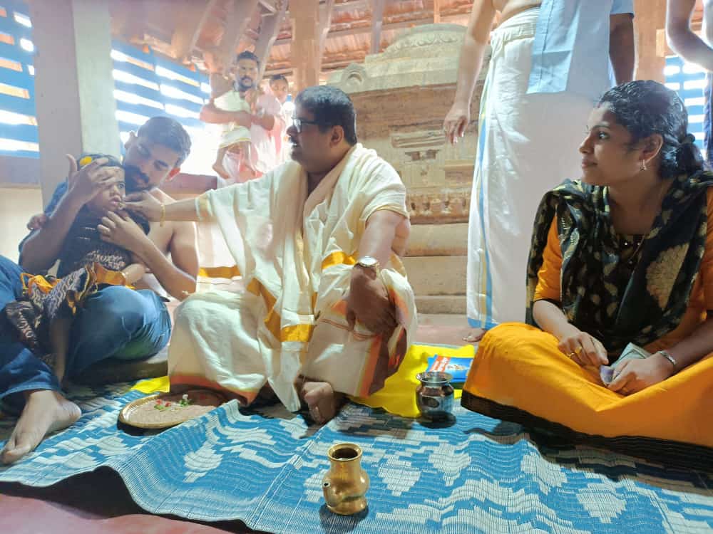 Onakkoor Bhagavathy Temple Vidhyarambham  ഓണക്കൂർ ഭഗവതി ക്ഷേത്രത്തിൽ കുരുന്നുകളുടെ നാവിൽ ആദ്യക്ഷരം കുറിച്ചപ്പോൾ