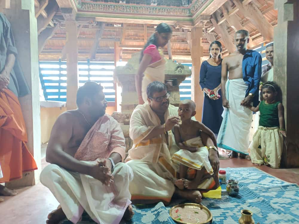 Onakkoor Bhagavathy Temple Vidhyarambham  ഓണക്കൂർ ഭഗവതി ക്ഷേത്രത്തിൽ കുരുന്നുകളുടെ നാവിൽ ആദ്യക്ഷരം കുറിച്ചപ്പോൾ