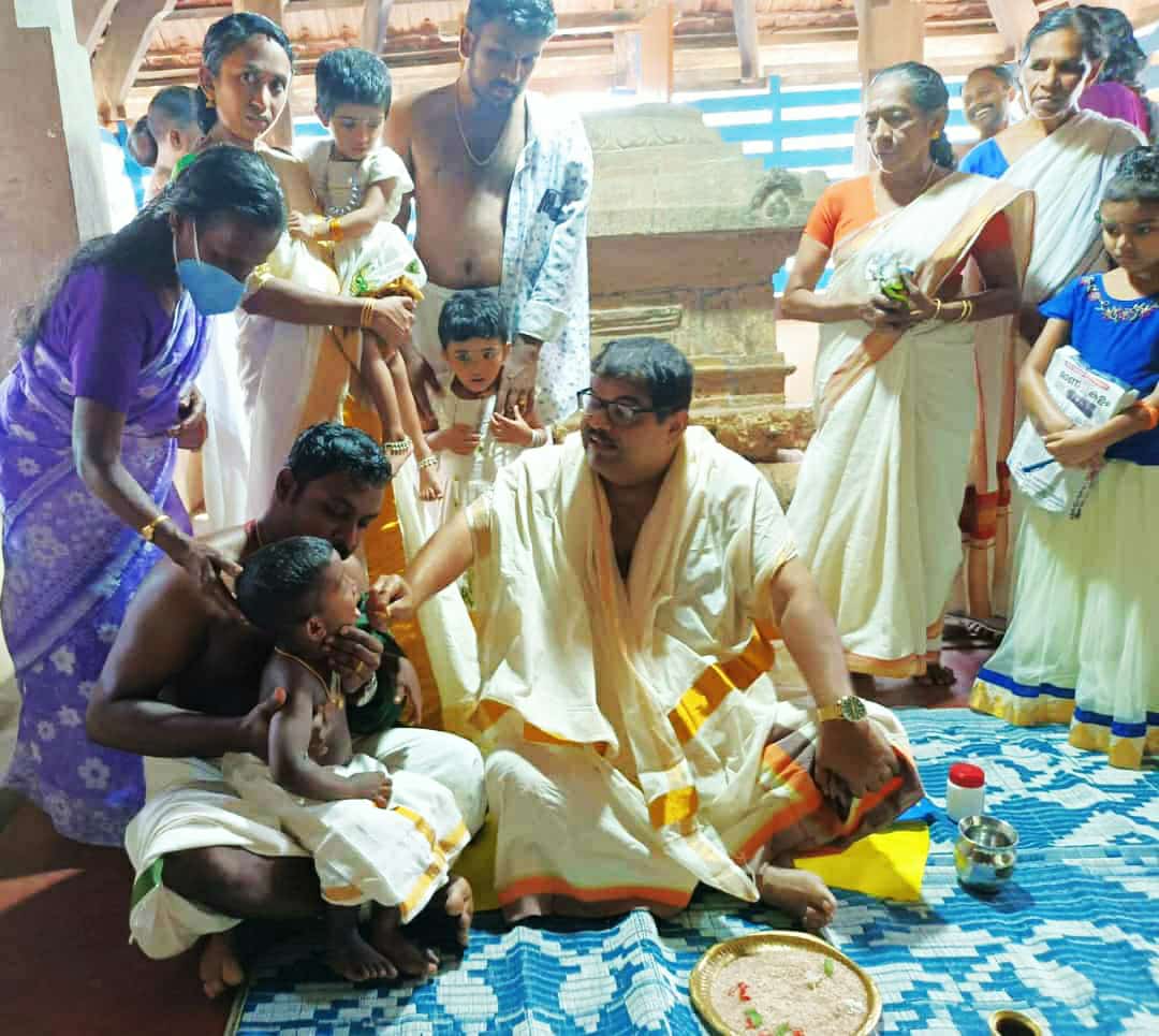 Onakkoor Bhagavathy Temple Vidhyarambham  ഓണക്കൂർ ഭഗവതി ക്ഷേത്രത്തിൽ കുരുന്നുകളുടെ നാവിൽ ആദ്യക്ഷരം കുറിച്ചപ്പോൾ