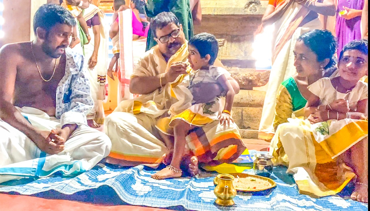 Onakkoor Bhagavathy Temple Vidhyarambham  ഓണക്കൂർ ഭഗവതി ക്ഷേത്രത്തിൽ കുരുന്നുകളുടെ നാവിൽ ആദ്യക്ഷരം കുറിച്ചപ്പോൾ