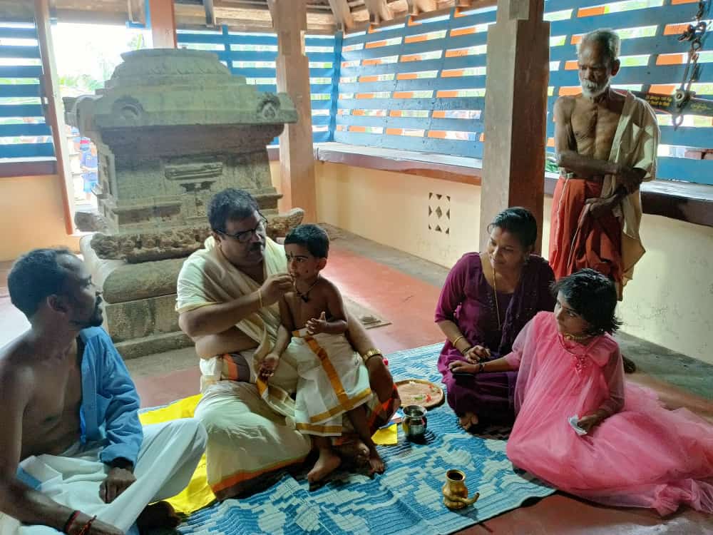 Onakkoor Bhagavathy Temple Vidhyarambham  ഓണക്കൂർ ഭഗവതി ക്ഷേത്രത്തിൽ കുരുന്നുകളുടെ നാവിൽ ആദ്യക്ഷരം കുറിച്ചപ്പോൾ