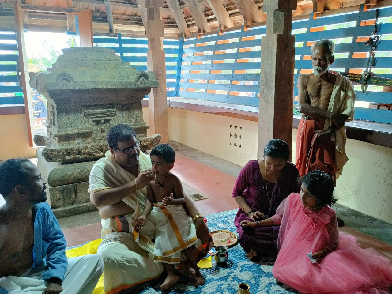 Onakkoor Bhagavathy Temple Vidhyarambham  ഓണക്കൂർ ഭഗവതി ക്ഷേത്രത്തിൽ കുരുന്നുകളുടെ നാവിൽ ആദ്യക്ഷരം കുറിച്ചപ്പോൾ