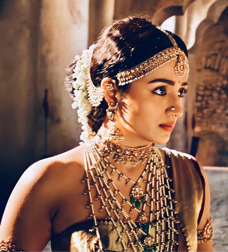 Thrisha as  Kundavai Pirattiyar in Ponniyin Selvan