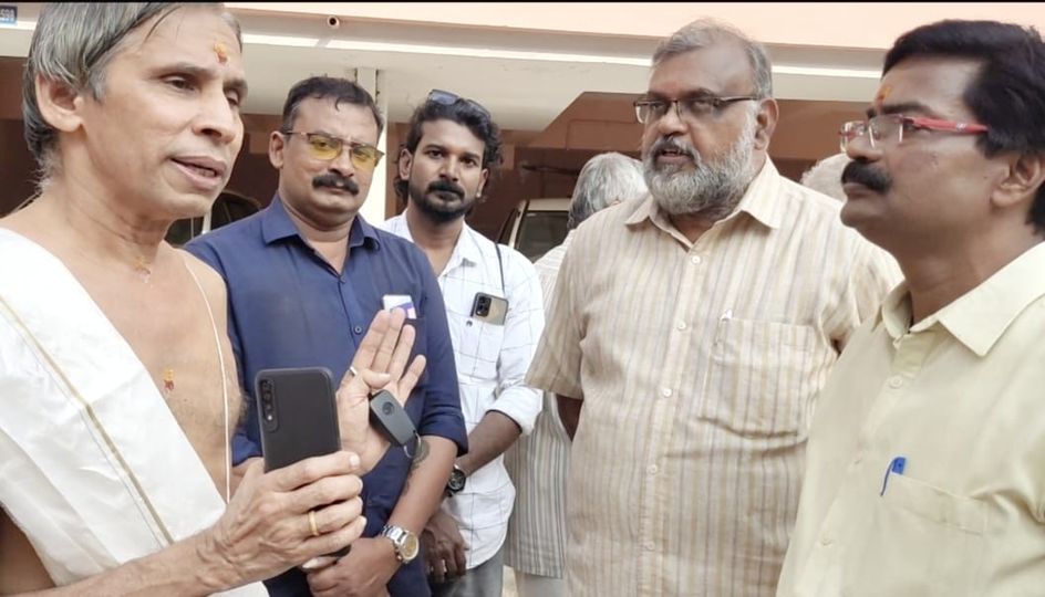 Kanipayyur Narayanan Namboothiripad , Sreekumar Ezhuvappadi