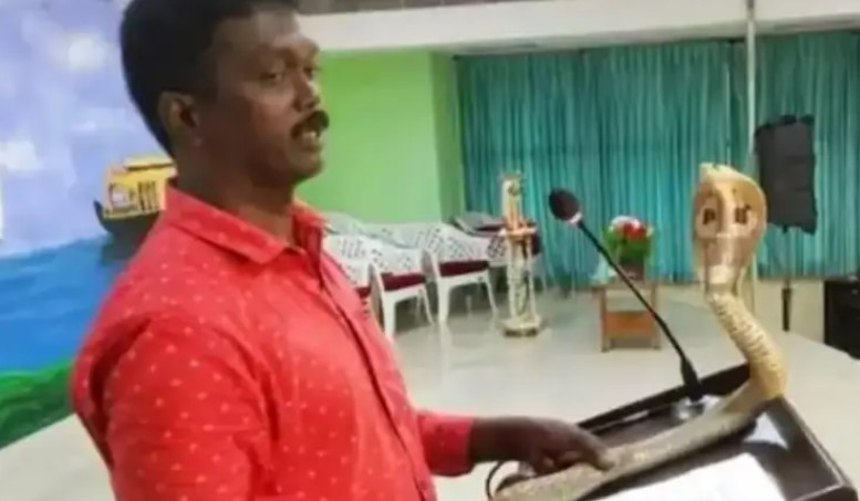 Vava Suresh took the class with the cobra next to the mic